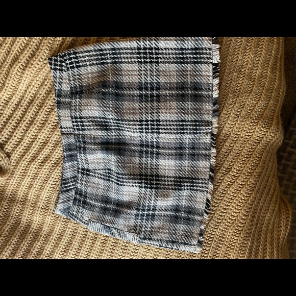 Plaid skirt - Picture 2 of 2